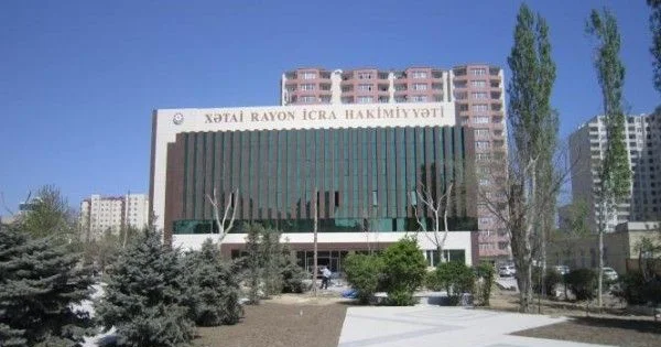 Xətaidə parkdakı ağaclar gecəylə kəsilib