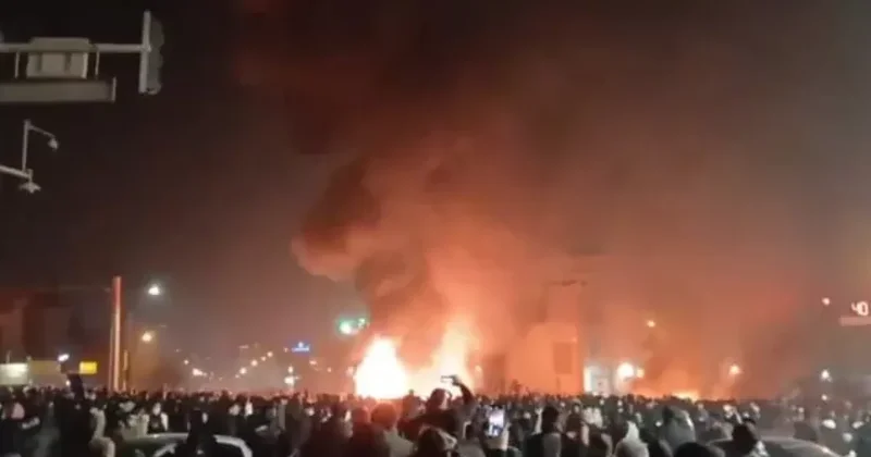 Франция призывает к сдержанности в отношении протестующих в Иране