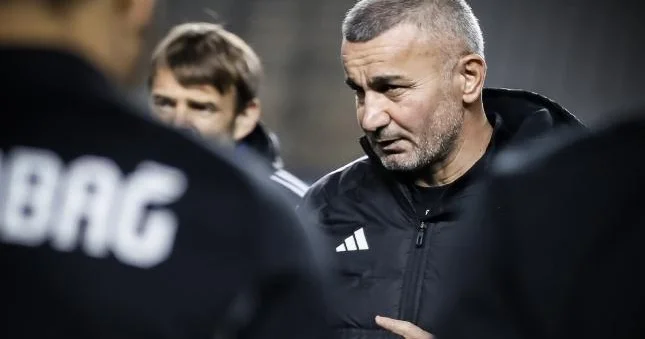 Futbolçularımdan yox, onlara zəng edənlərdən narazıyam