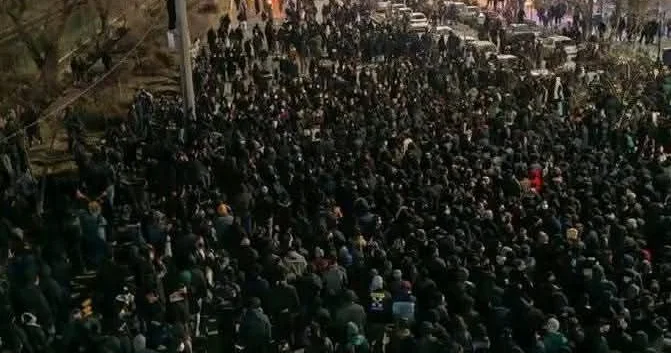 Əgər Xamenei hakimiyyəti könüllü şəkildə təhvil verərsə...