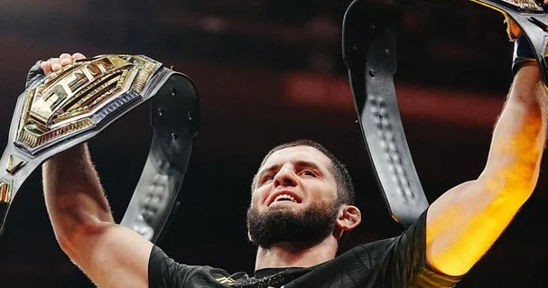 İslam Mahaçevdən maraqlı fokus: UFC çempionu kart fəndi göstərdi VİDEO