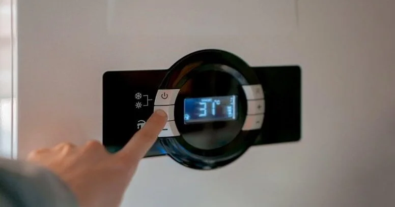 Soyuq havalarda kombinin temperaturunu yüksəltməyin: səbəb