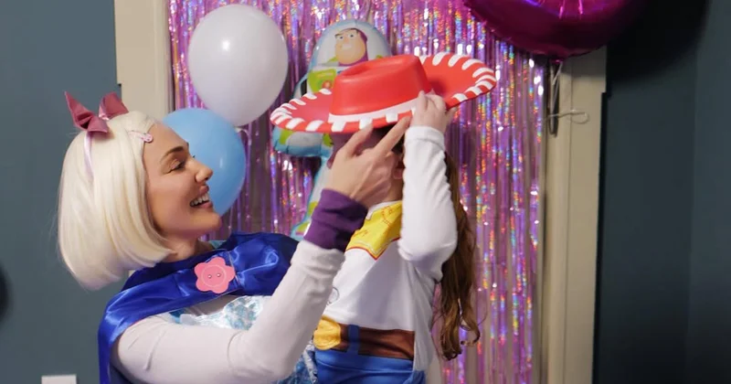 Qızının ad günündə ailəsi ilə bu obrazlara girdi Fotolar