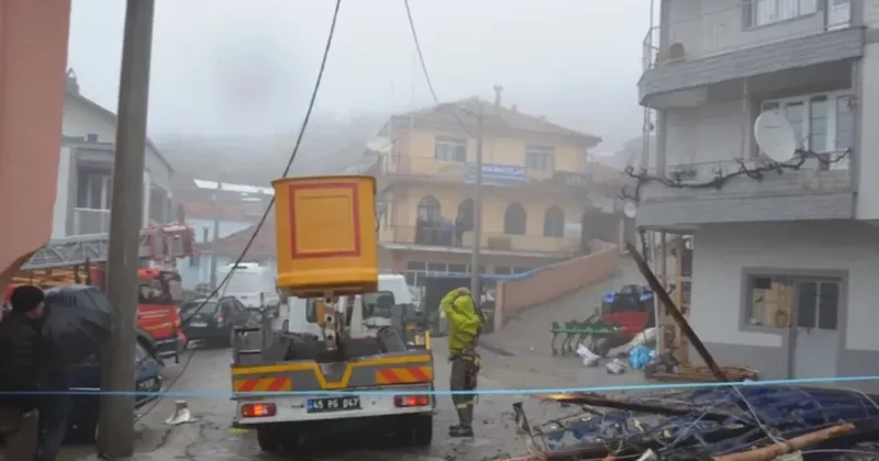 Турция потрясена штормом: срывало крыши, обваливались стены, рухнул маяк ФОТО