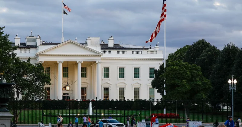 Fransa Ağ Evdə keçiriləcək UFC turniri ilə toqquşmamaq üçün G7 sammitini təxirə salıb