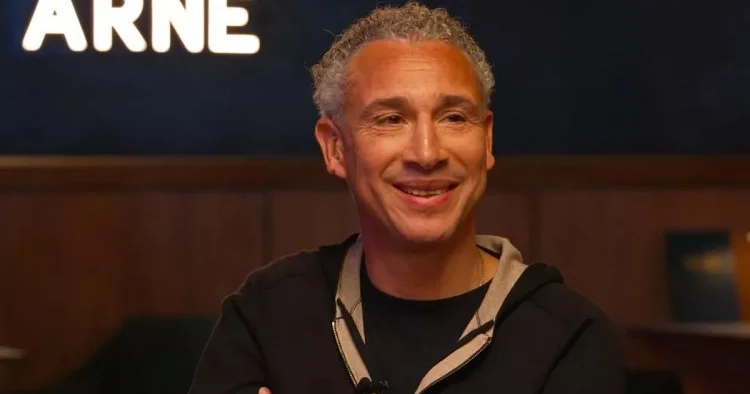 Mənim vaxtımda Ronaldinyo ən yaxşısı idi Barselona nın sabiq forvardı