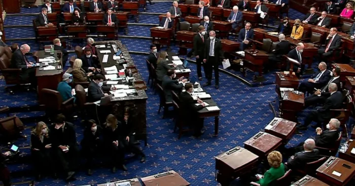 ABŞ Senatı müharibə səlahiyyətlərinə dair qətnaməni qəbul edib.