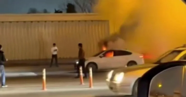 В Баку сгорел очередной электромобиль Minval Politika