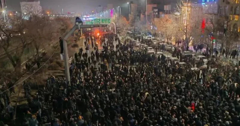 Иранцы протестуют, Трамп с Пехлеви следят