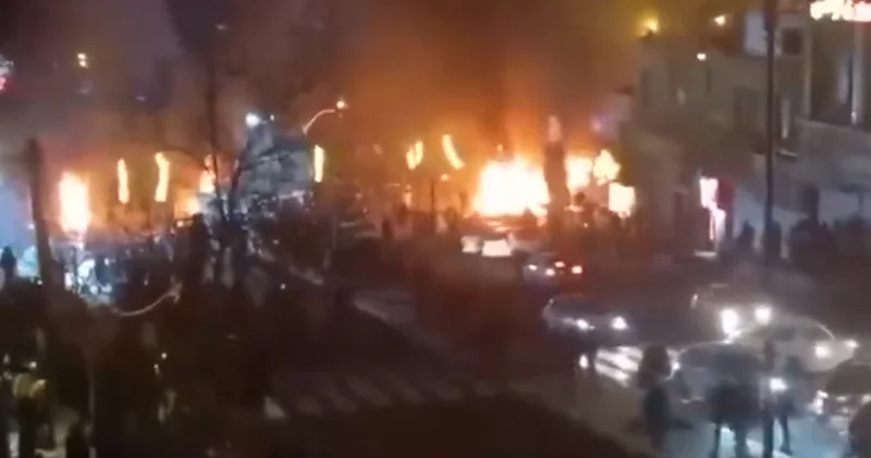 İranda VƏZİYYƏT GƏRDİNDİR: Tehran alovlar içindədir VİDEO