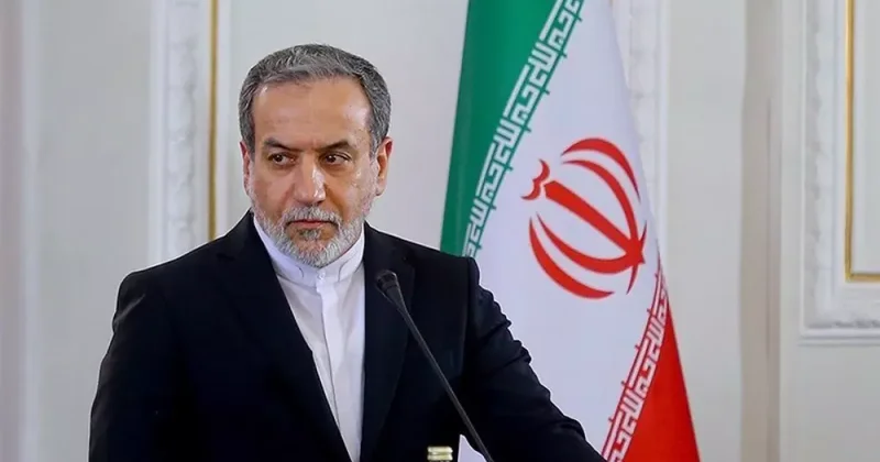 Аргчи опроверг слухи о том, что его семья покинула Иран