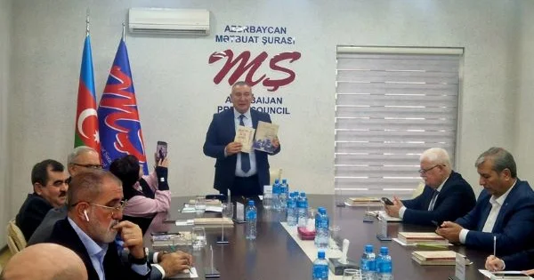 Dil Komissiyasının tərkibinə yeni üzvlər daxil edilib