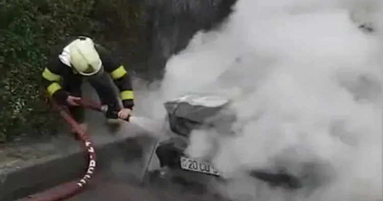 Bakıda maşın yanıb kül OLDU VİDEO