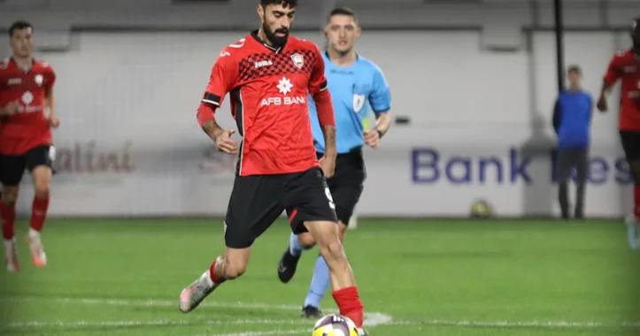 “Qəbələ” hücumçusu ilə vidalaşdı