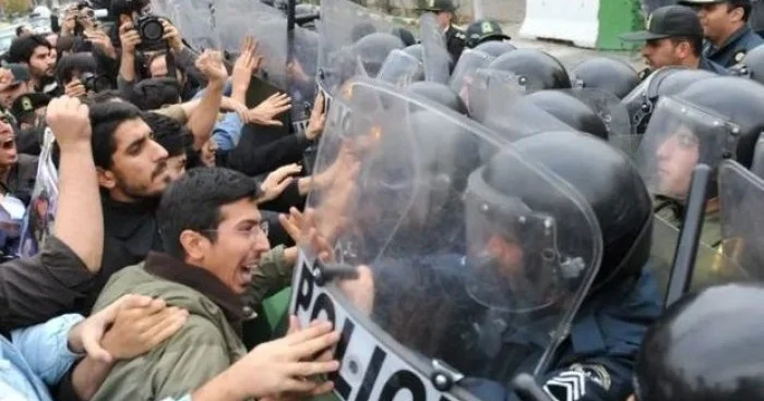 İran şəhərləri QAN İÇİNDƏ: SEPAH ın müdaxiləsi ölümlə nəticələndi VİDEO