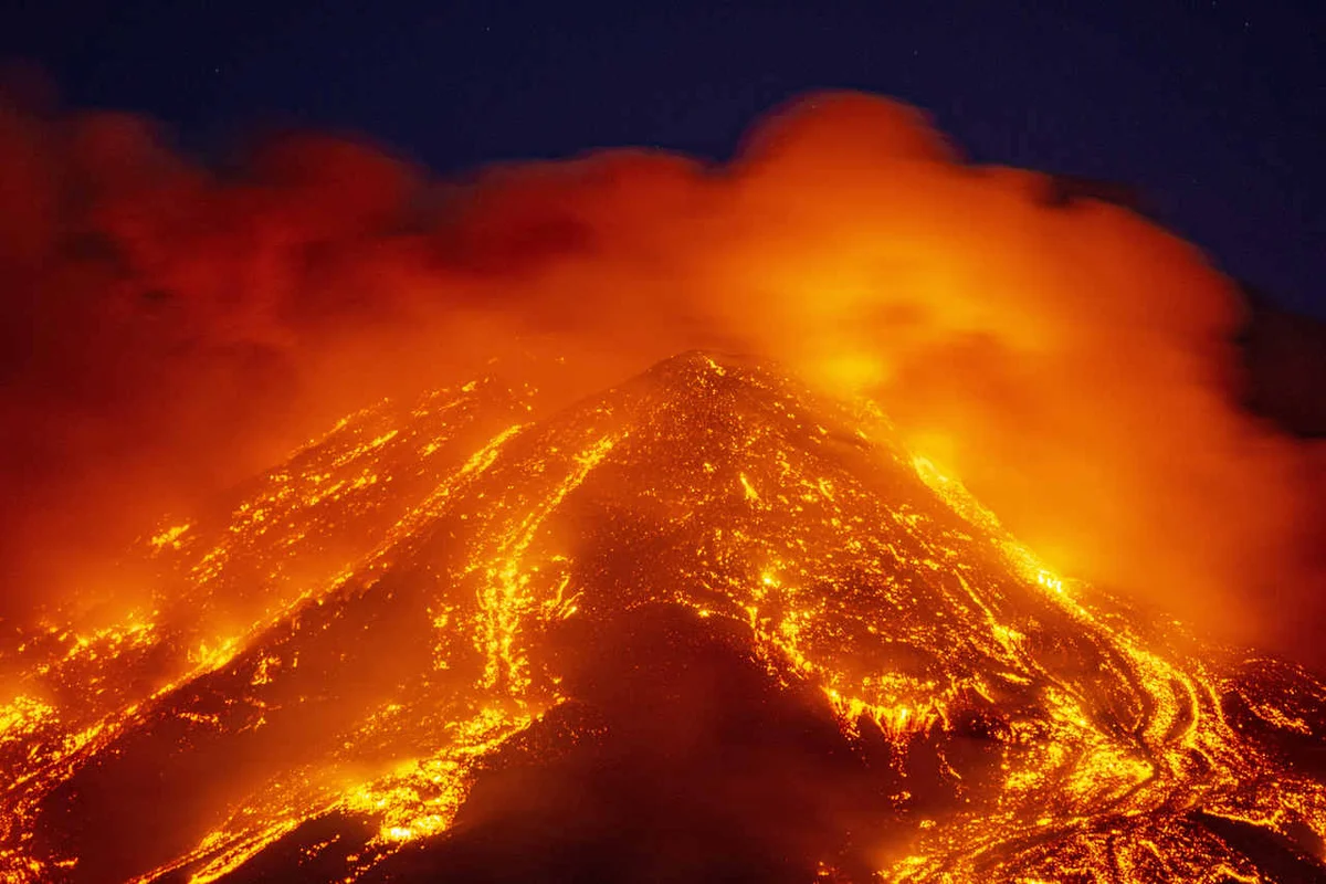 Etna yenidən oyandı