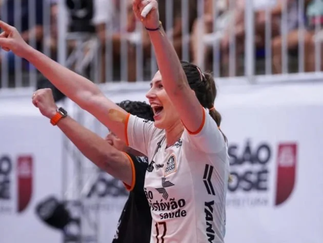 Voleybilçumuz Braziliya Kubokunun qalibi oldu FOTO