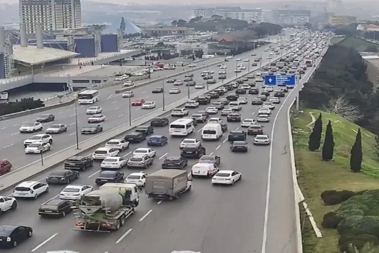 Bakı Sumqayıt yolunda sıxlıq yarandı FOTO