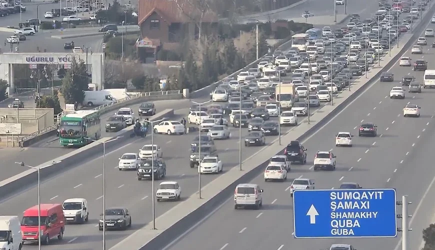 Bakıda yol qəzası sıxlığa səbəb oldu FOTO