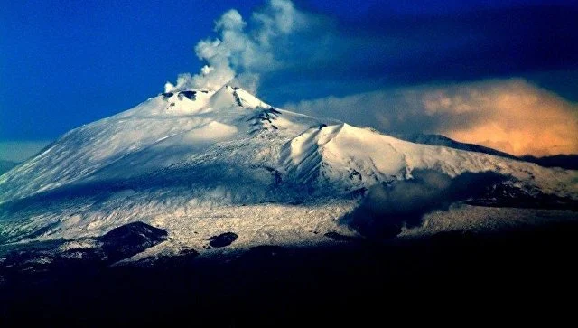 Etna vulkanı yenidən püskürdü