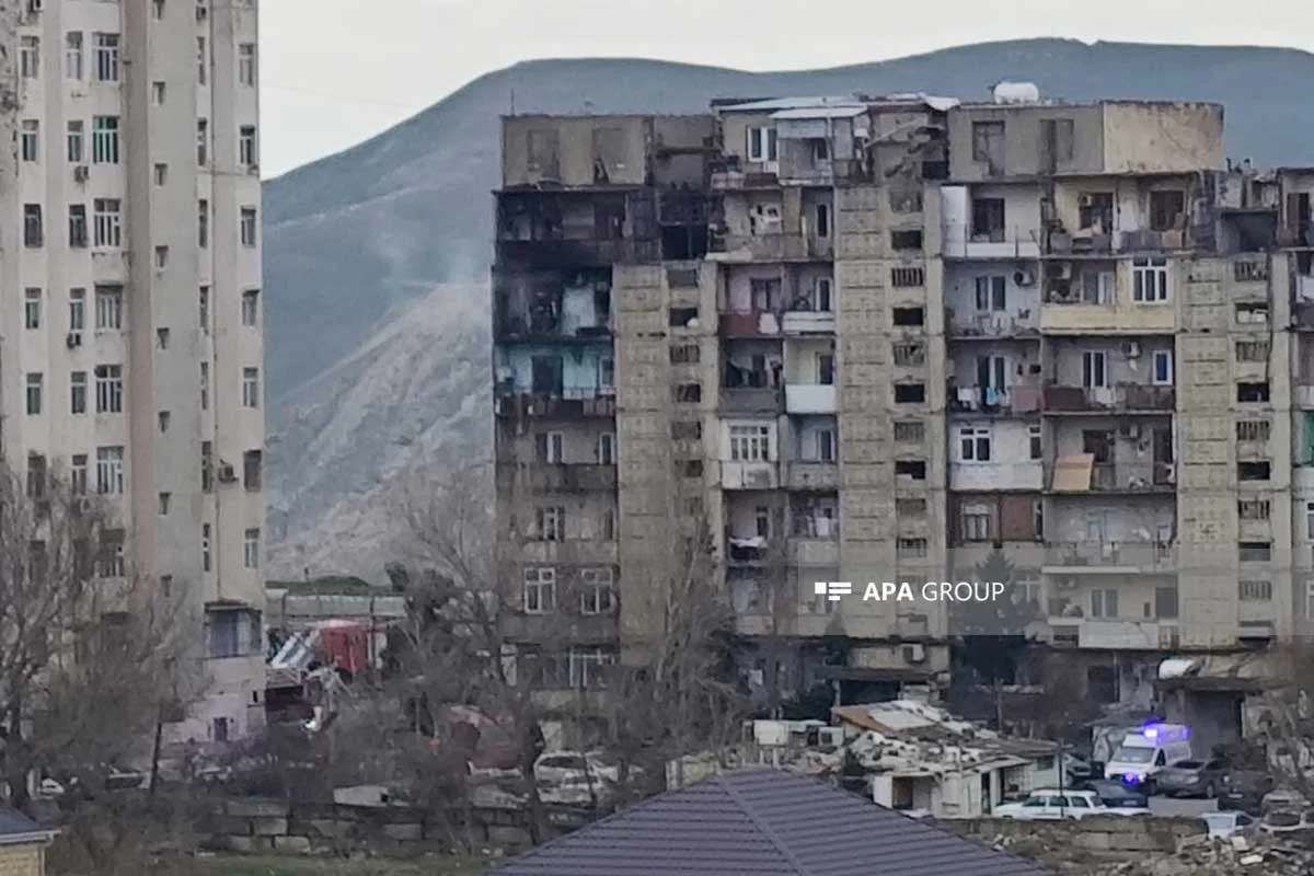 Bakıda yaşayış binasında yanğın söndürülüb FOTO YENİLƏNİB