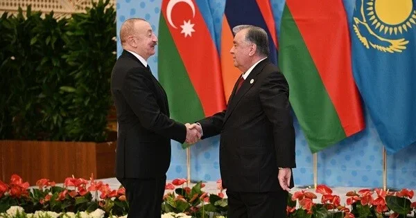 Tacikistan prezidenti İlham Əliyevi təbrik etdi