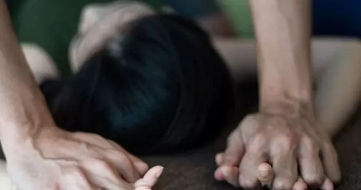 Bakıda ŞOK: Ögey ata qızına seksual hərəkətlər etdi