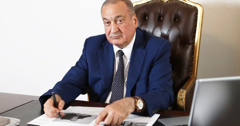 Eldar Quliyev həm deputatdır, həm rektor... Bu necə olur?