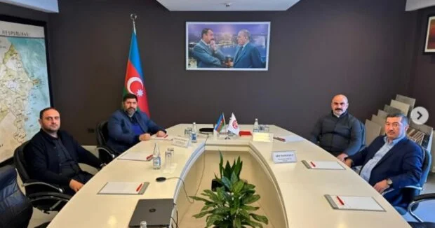 Bakıda dava edən Yılmaz Okuklu görün kim imiş VİDEO