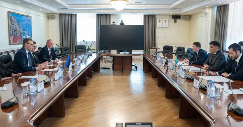 Qazaxıstan və Estoniya Orta Dəhliz boyunca nəqliyyatın inkişafını müzakirə ediblər