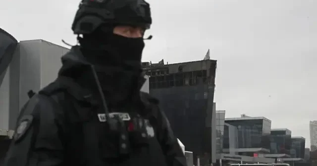 Несколько человек заперлись в апартаментах одного из московских жилкомплексов и угрожают взрывом