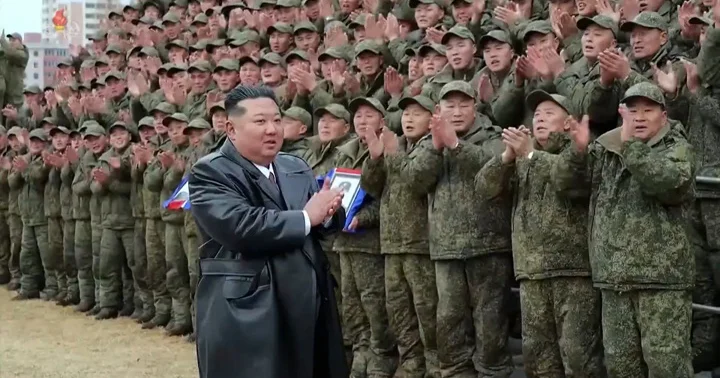 Ким Чен Ын поздравил военных КНДР, участвующих в специальной военной операции
