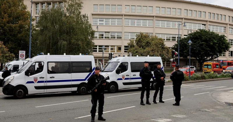 Fransada məktəbdən təxminən 1 200 nəfər təxliyə edilib