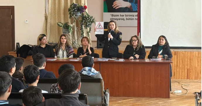 Uşaqlar yol hərəkəti qaydalarını öyrənir DYP məktəbdə tədbir keçirdi FOTO