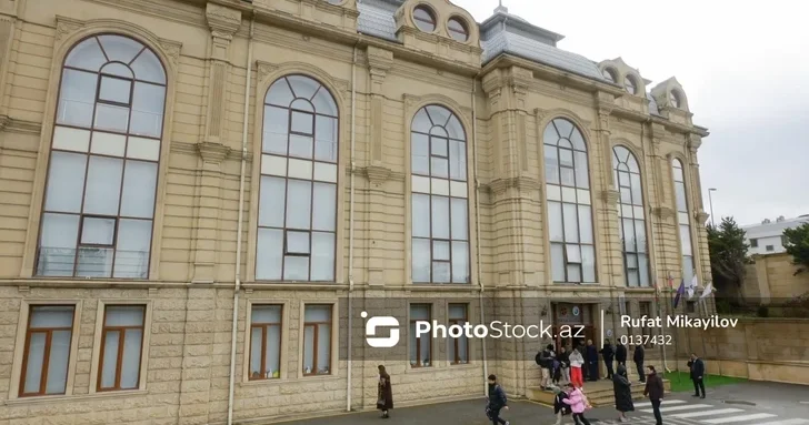 Обнародовано состояние учительницы, раненной учеником в лицее İdrak в Баку
