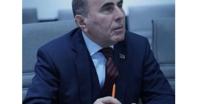 Zaman bizi sınağa çəkir...