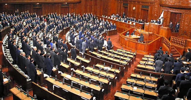 Yaponiyanın hakim partiyası parlamentin aşağı palatasında rekord sayda yerin üçdə ikisini qazanıb