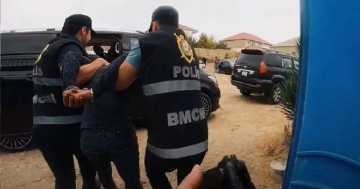 В Баку пресечена попытка сбыта крупной партии марихуаны, арестованы двое подозреваемых