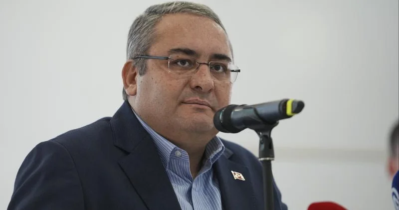Daha bir bələdiyyə sədri CHP dən istefa verdi Bəyanat