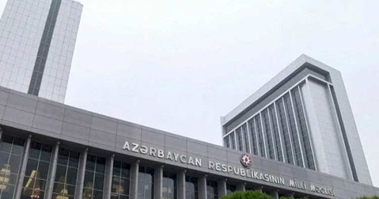 Parlamentdə dəyişiklik anonsu verildi? Deputatlar şikayətlənir
