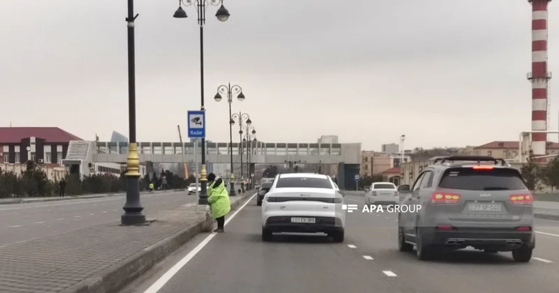Между веником и скоростью: почему уборка бакинских дорог превращается в опасный квест? ПРОБЛЕМА
