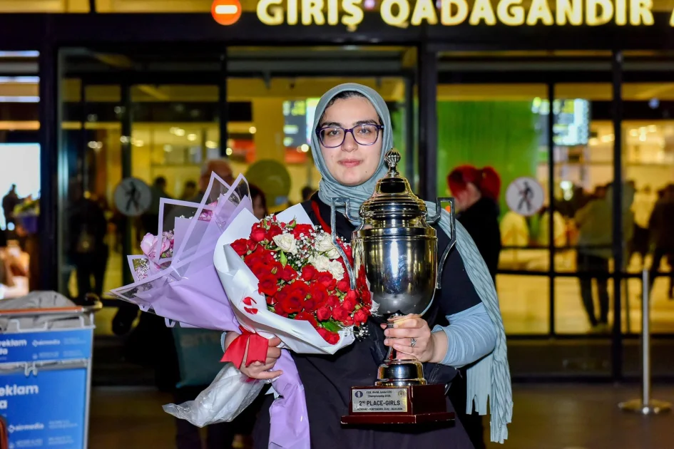 Gümüş medalı anama həsr edirəm Dünya ikincisi olan Azərbaycan şahmatçısı