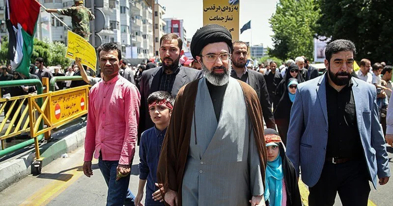 Аятолла Хайдари: Хаменеи еле протащили видео; обновлено 11:39