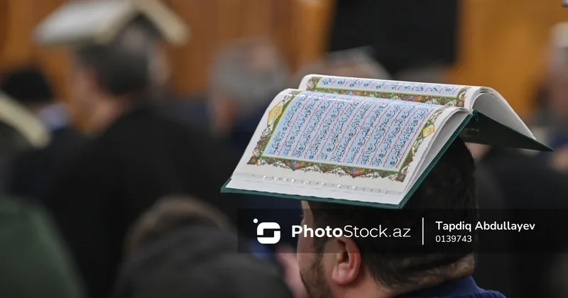 Dualar oxundu, namazlar qılındı İlk Qədr gecəsindən FOTOREPORTAJ