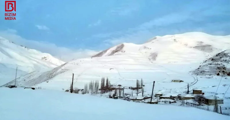 Şimal bölgəsi yenidən ağ örpəyə büründü FOTO