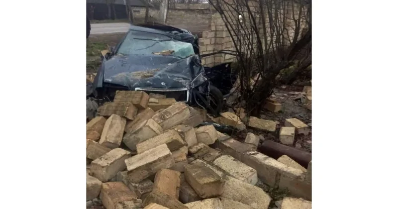 Masallıda avtomobil daş hasara çırpılıb, 21 yaşlı sürücü ölüb