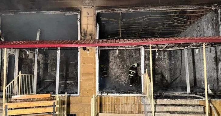 Пожар в центре Гянджи: кафе площадью 100 кв. метров выгорело дотла