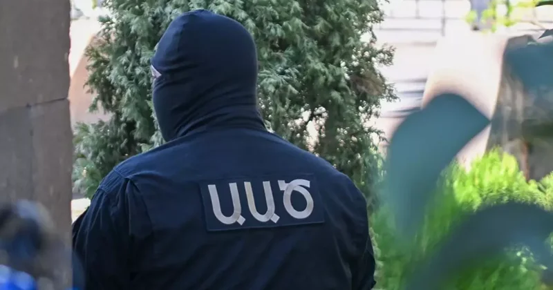 В Армении арестован мужчина, бросивший зажигательную смесь в здание СНБ