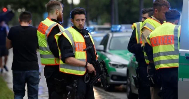 В Германии вооруженный мужчина захватил банк