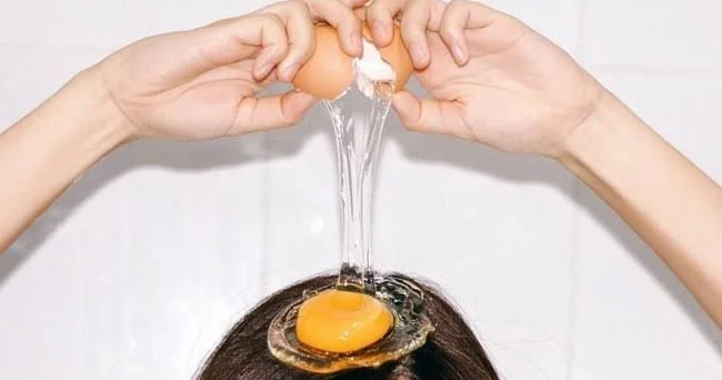 Saçı yumurta ilə yumaq olar? Həkimdən cavab